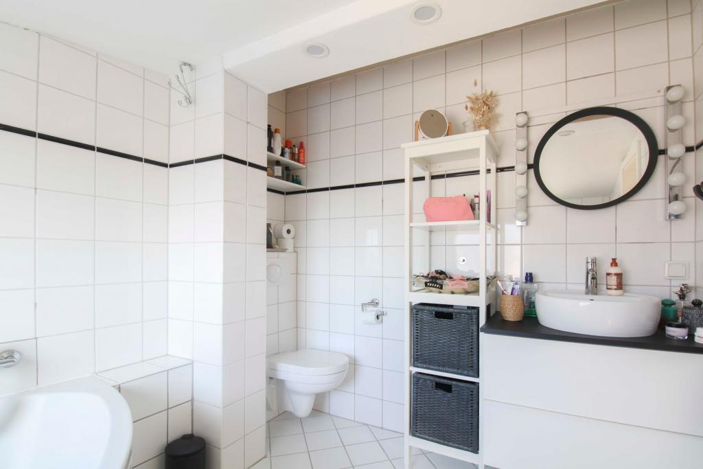 Tageslichbad mit Badewanne