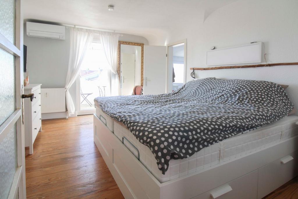 Schlafzimmer mit Balkon