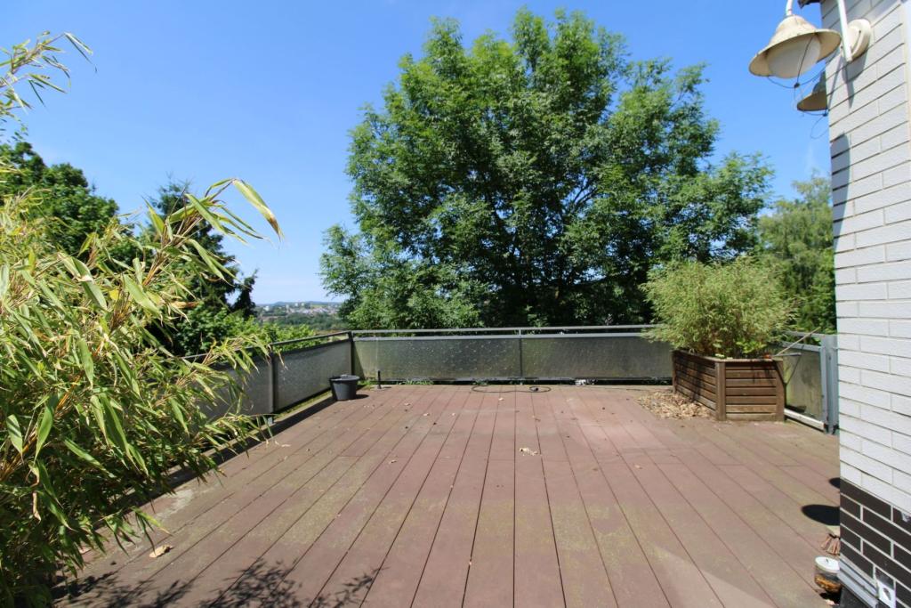 Große Sonnenterrasse