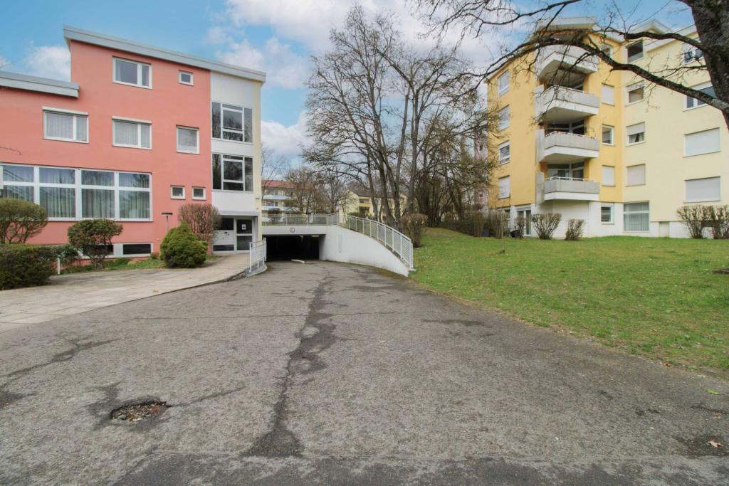 Einfahrt Garage