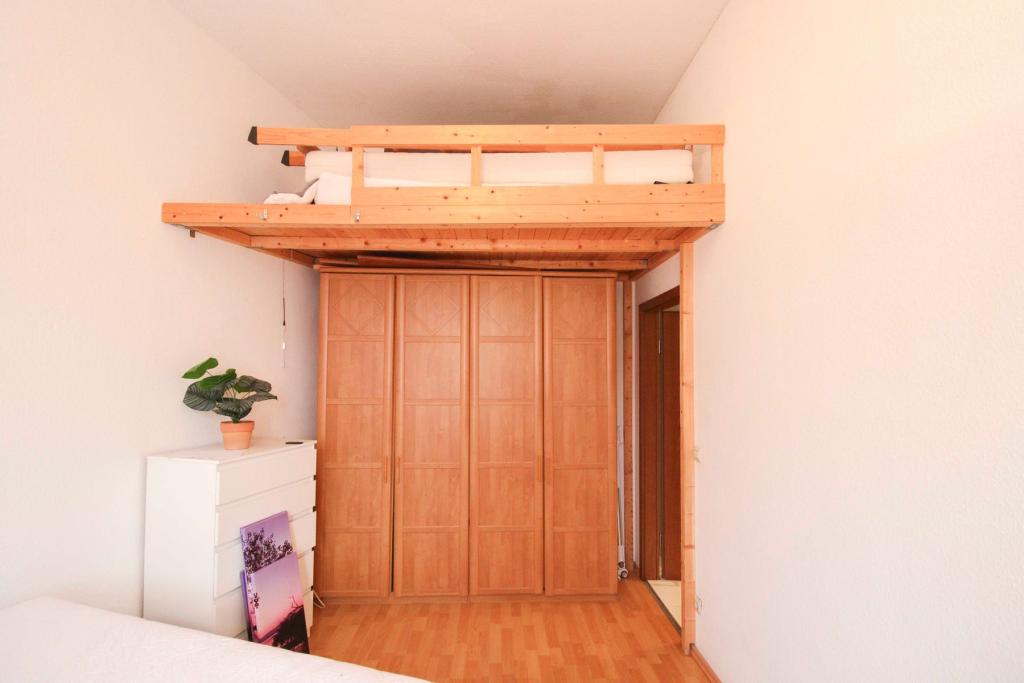 Schlafzimmer 2 (1)