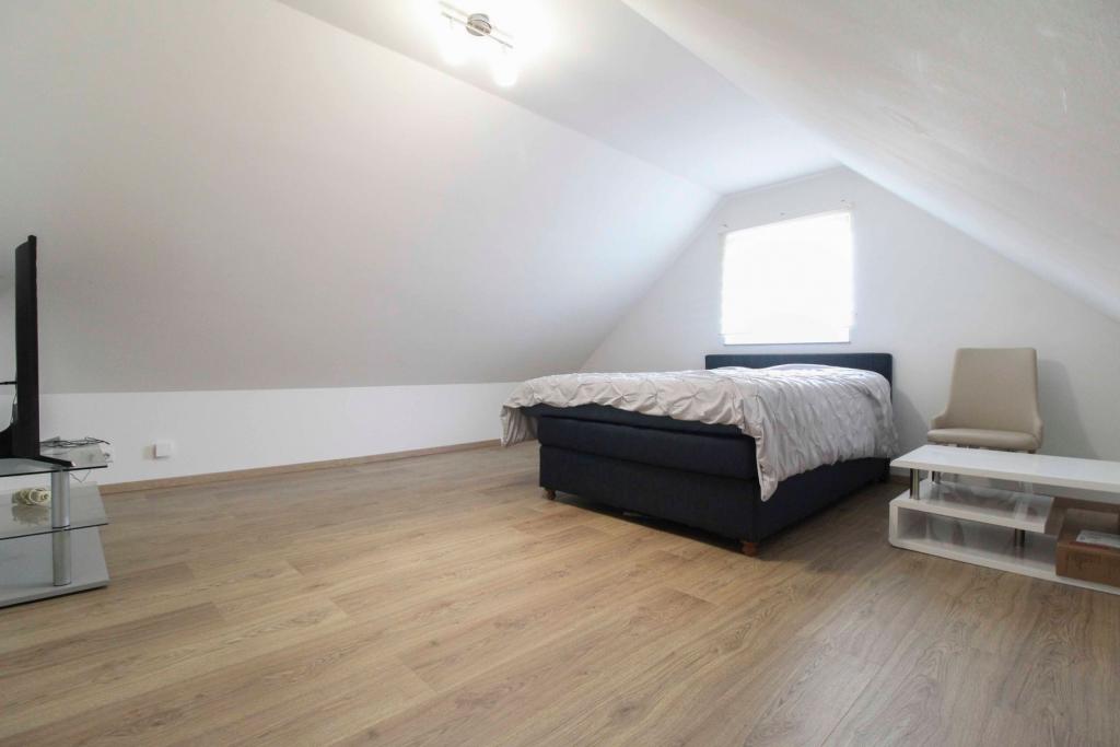 Schlafzimmer DG