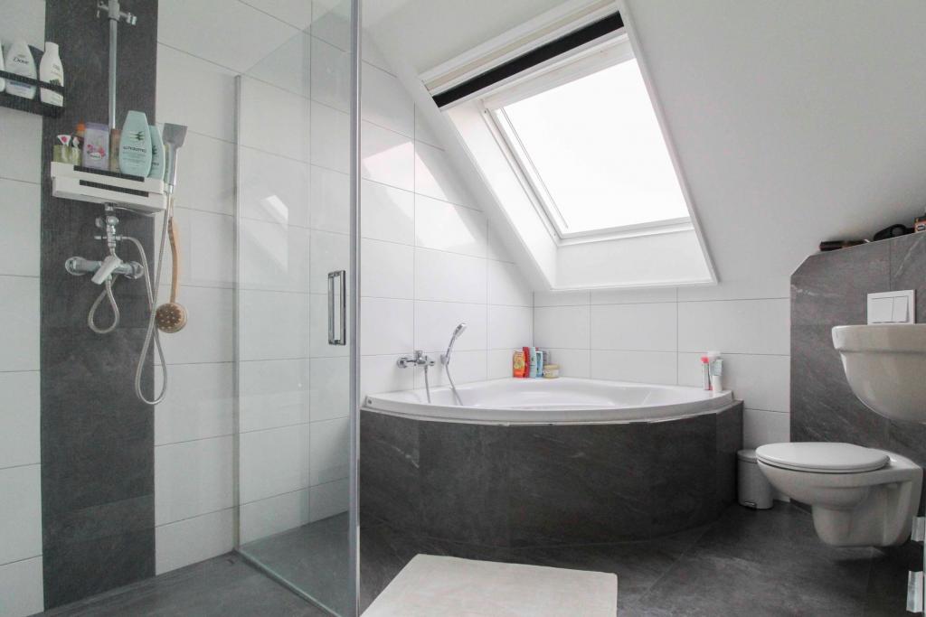 Badezimmer 1.OG