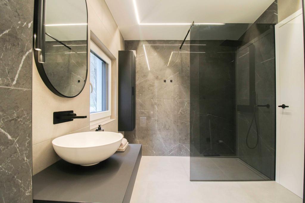 Badezimmer Bild II EG