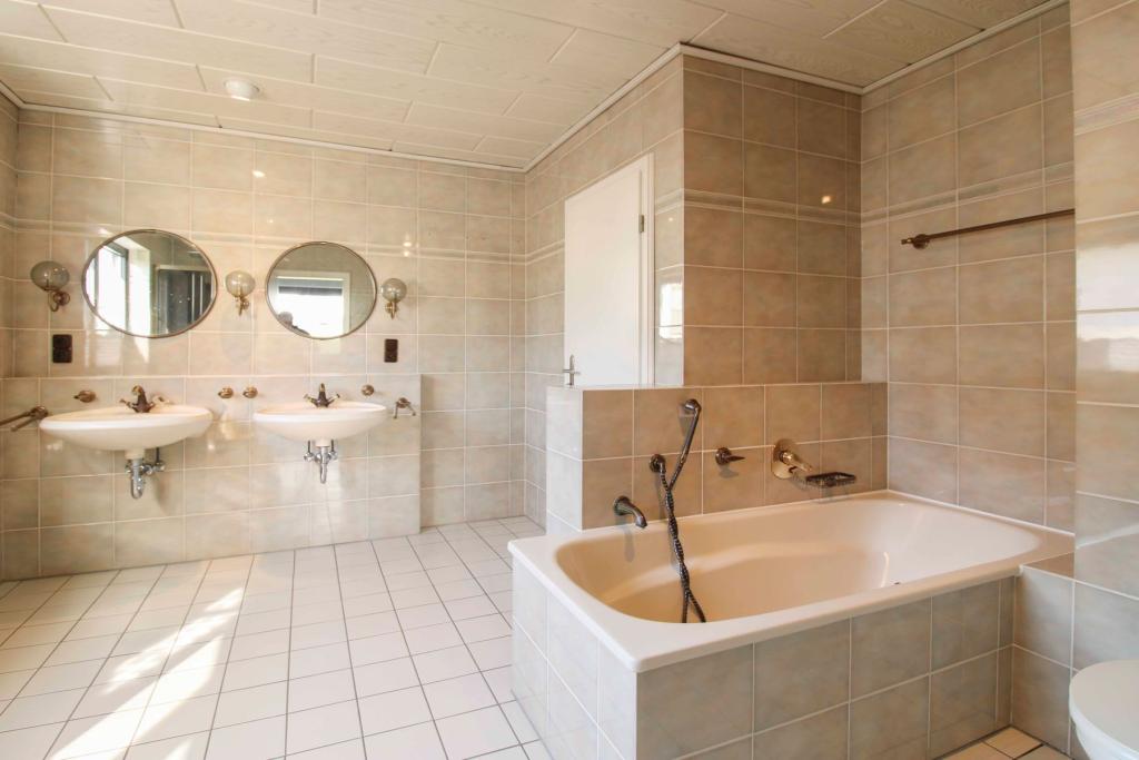 Badezimmer EG