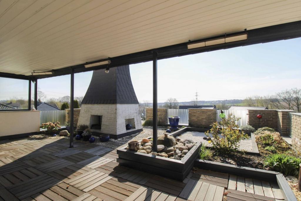 Überdachte Dachterrasse 1.OG
