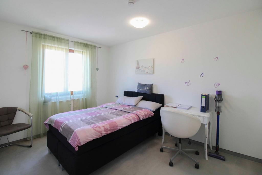 Schlafzimmer Bild II