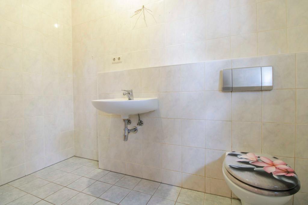 Gäste-WC EG