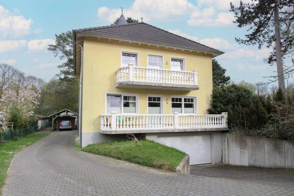 Straßenansicht