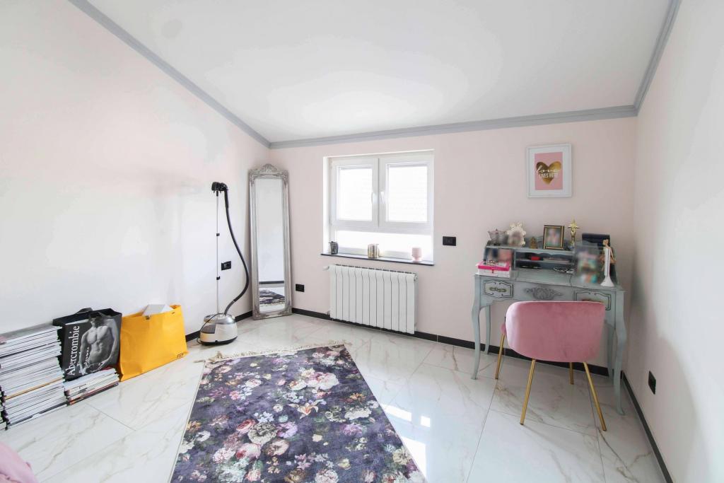 Schlafzimmer 2 oder Büro DG