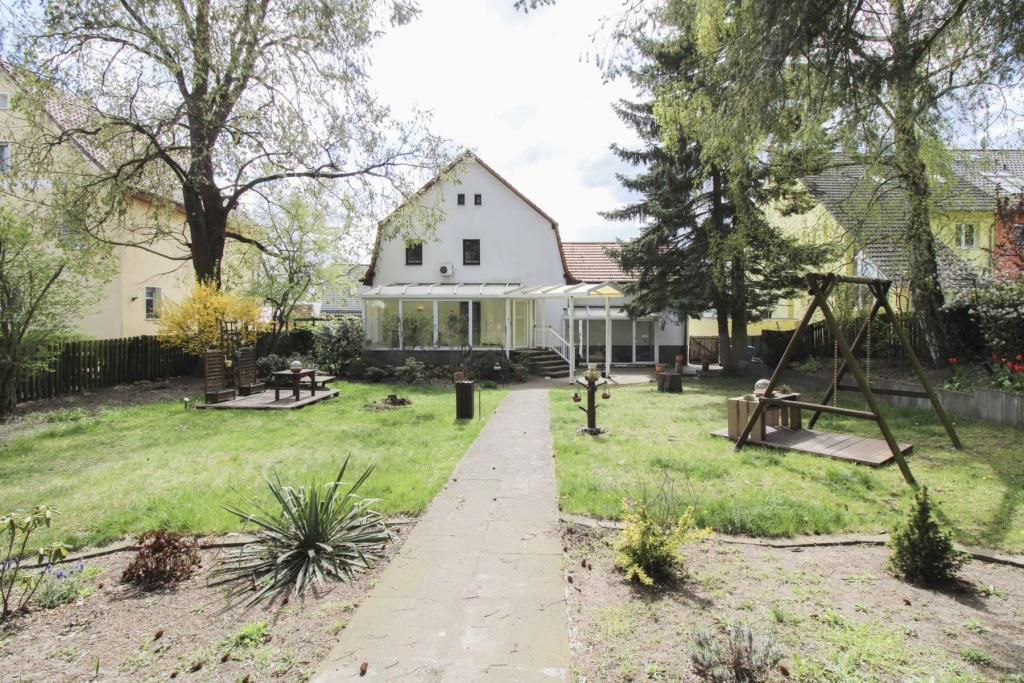 Haus Rückseite und Garten