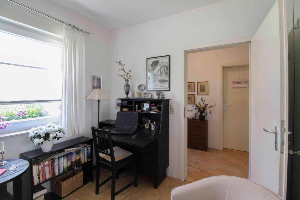 Zimmer 1 Richtung Flur