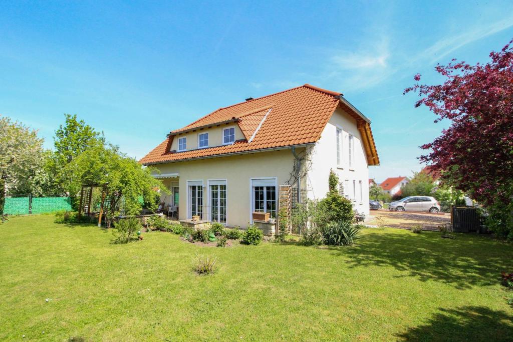Hausansicht vom Garten