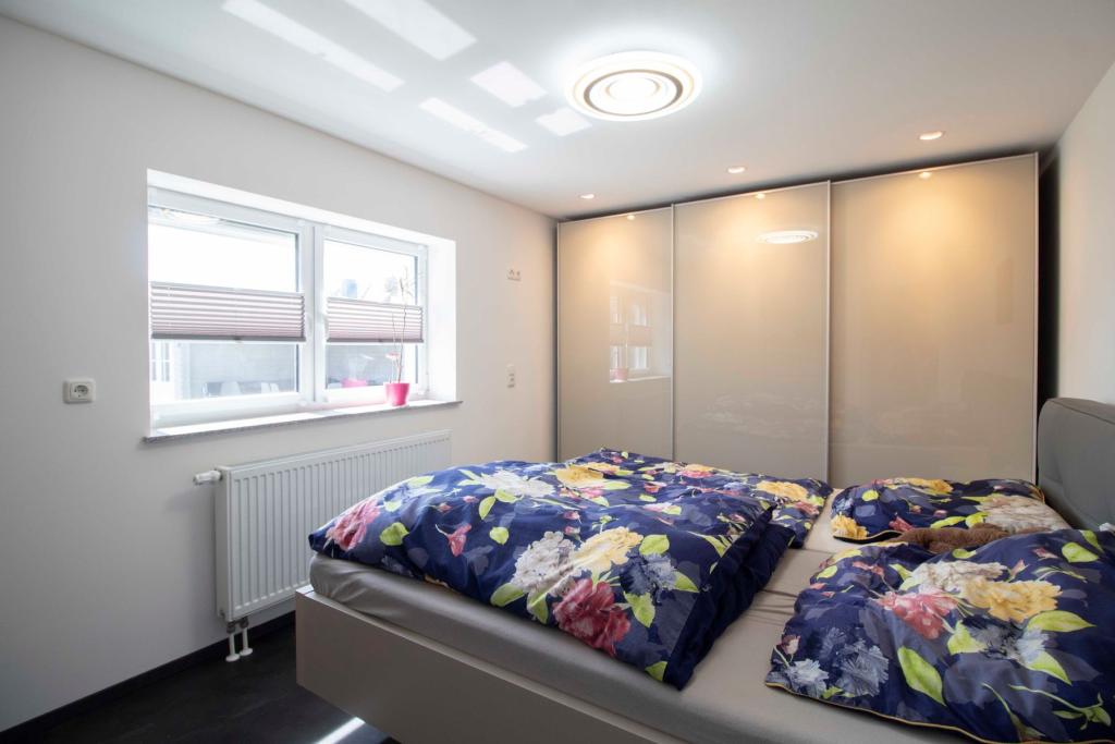 Schlafzimmer 1
