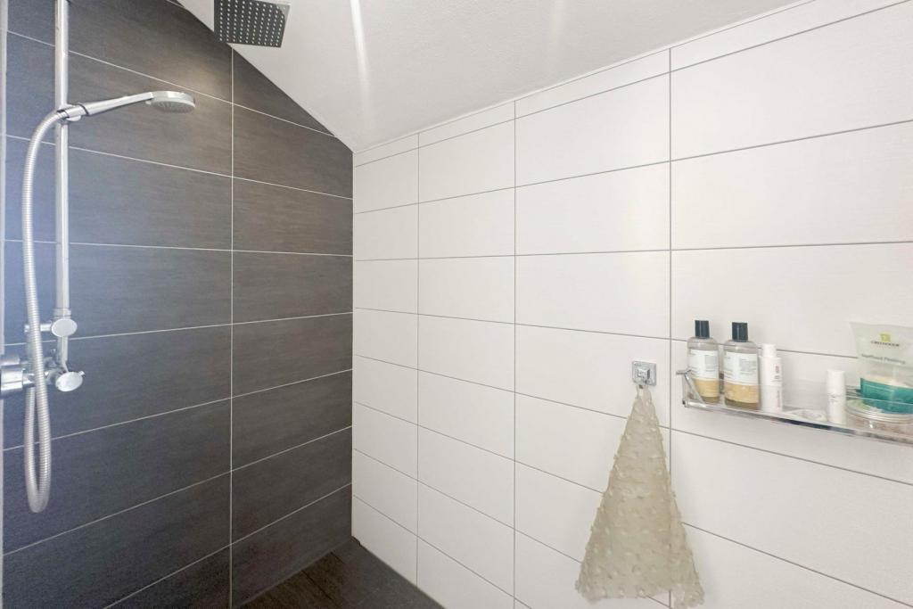 Bad Dusche OG