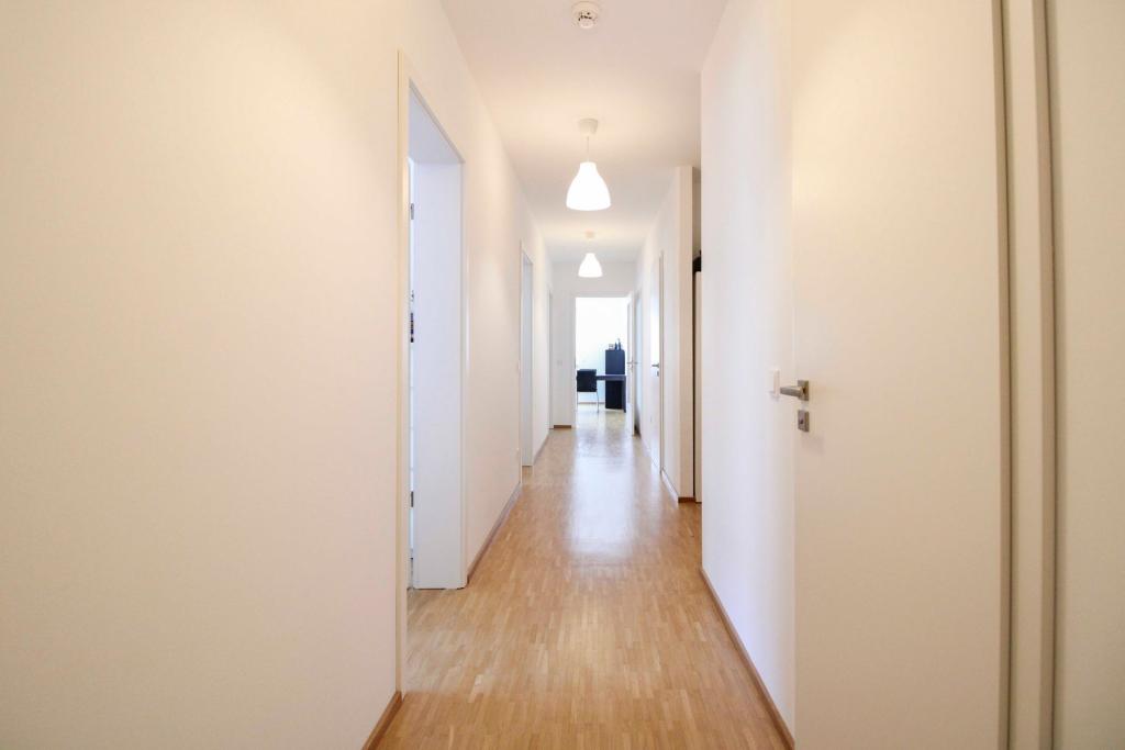 Flur mit Blick zum WohnzimmerJPG