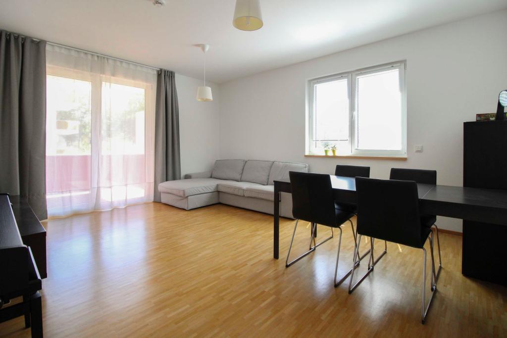 Wohnzimmer mit Blick von der Tür