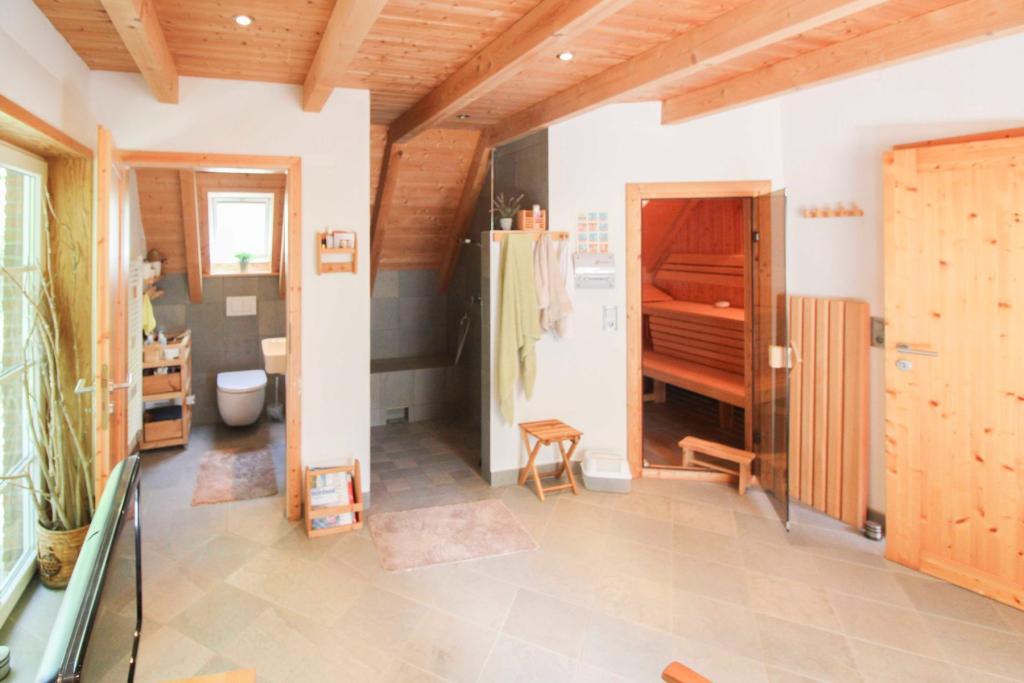 Spa-Bereich mit Sauna, Ruheraum und Balkon