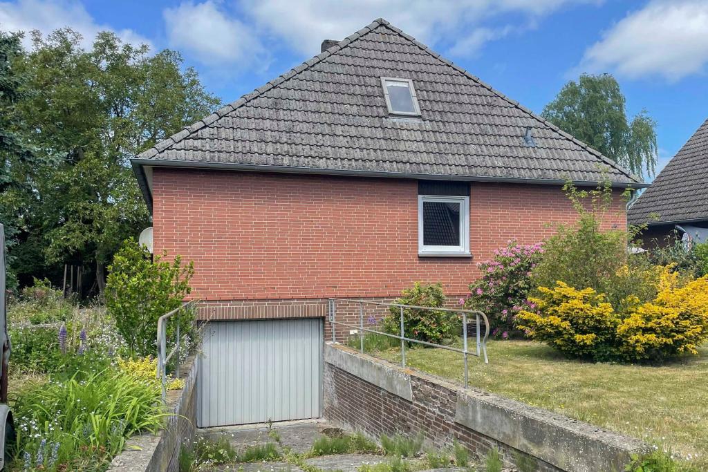 Außenansicht_mit_Garagenzufahrt