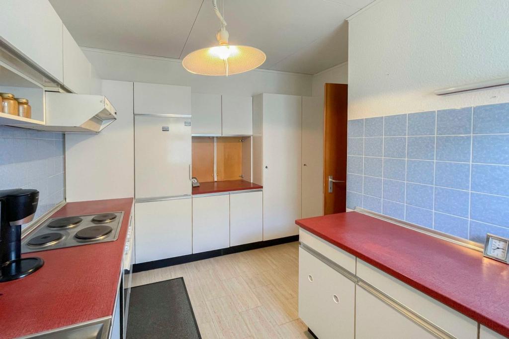 Küche_mit_Durchreiche