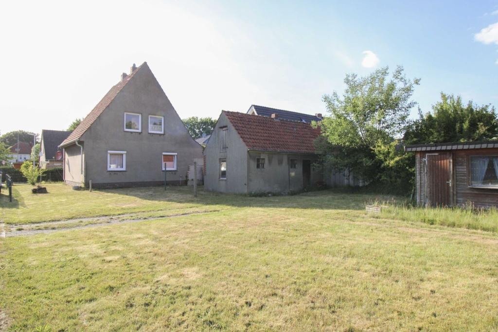 Hausrückansicht mit Garten