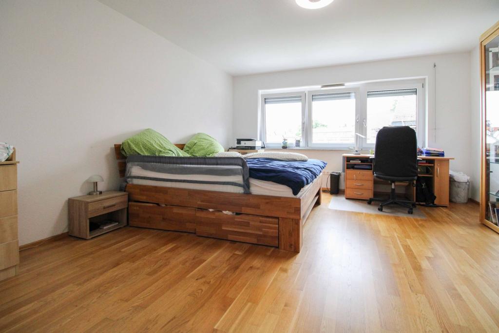 Schlafzimmer 1