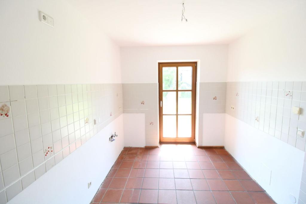 Küche mit Terrassenzugang