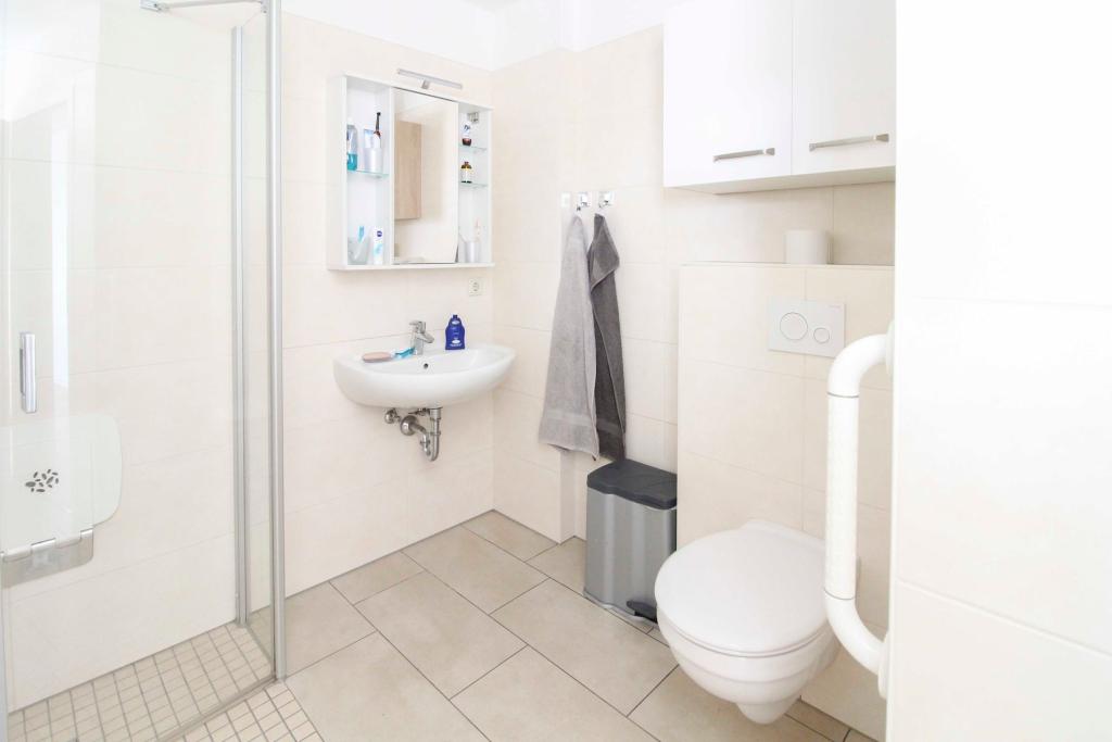 Badezimmer mit Dusche