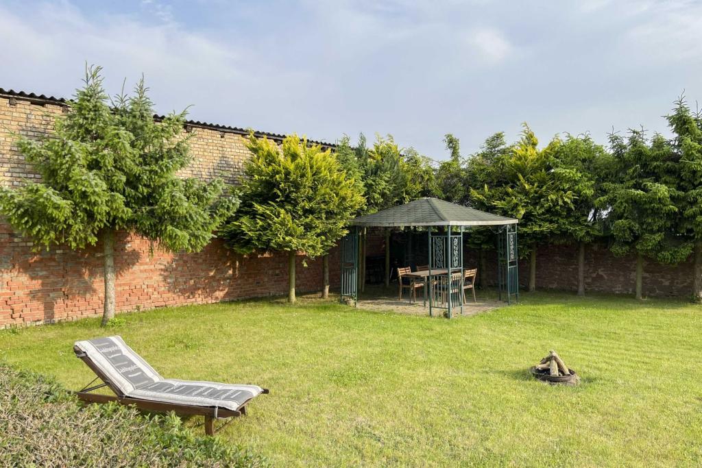 Garten mit Feuerstelle