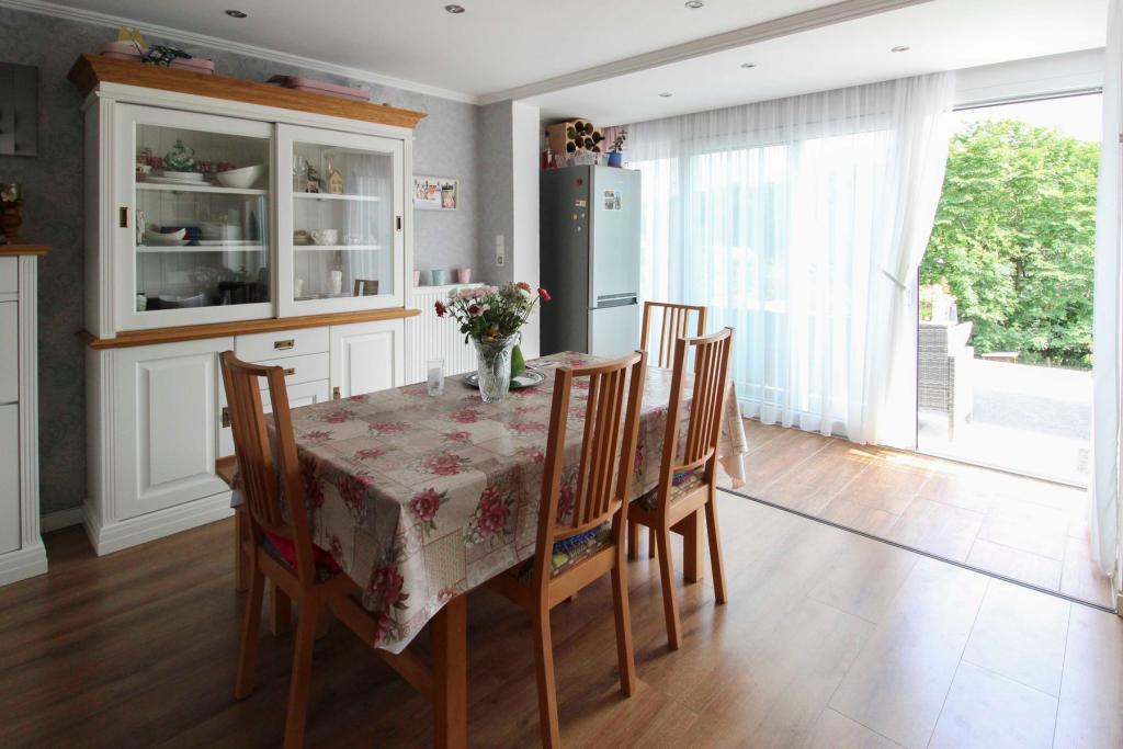 5. Esszimmer