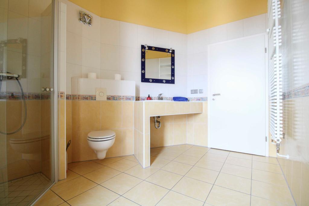 Tageslichtbad mit Dusche