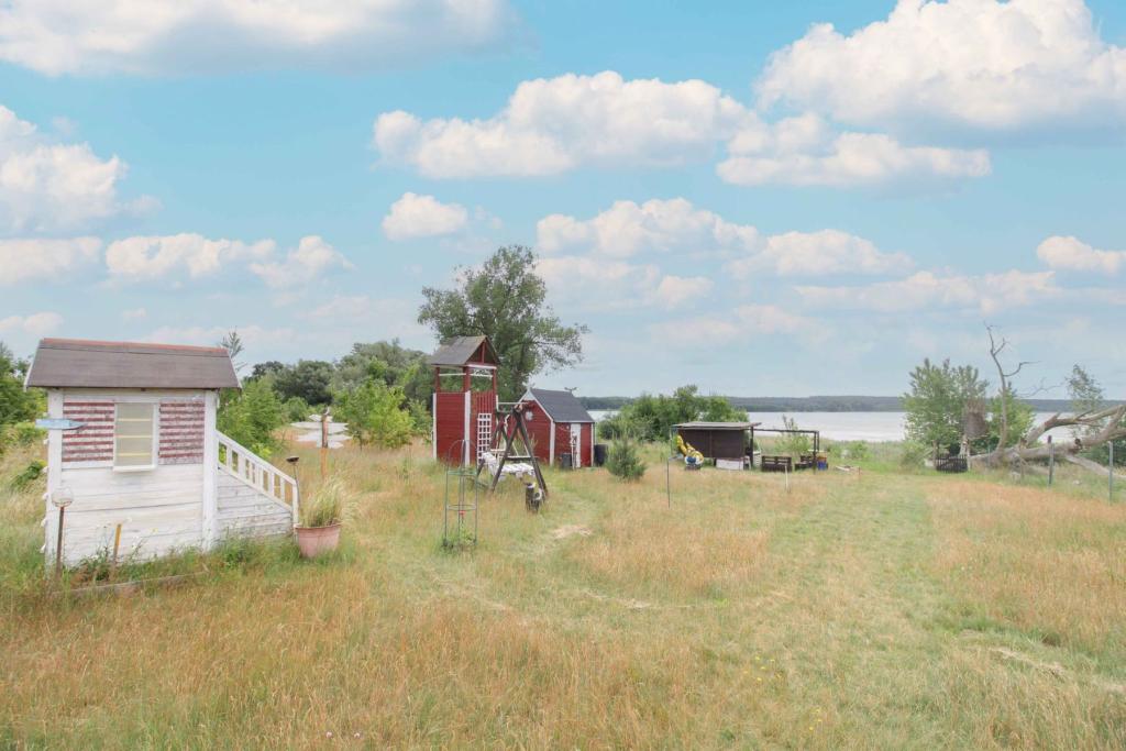 Spielplatz kurz vor dem See