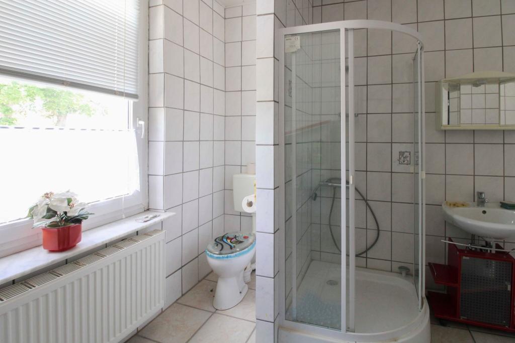 Erstes Badezimmer EG (2)