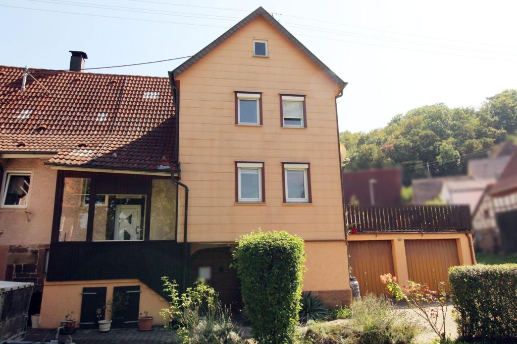 Haus1