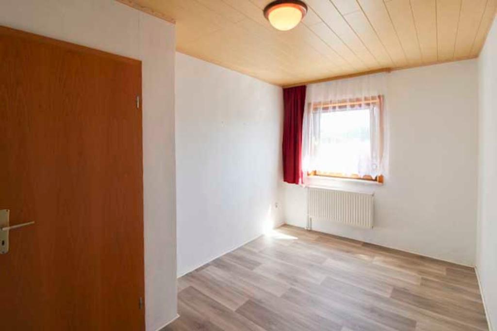 Schlafzimmer 1 von 3 in der Einliegerwohnung
