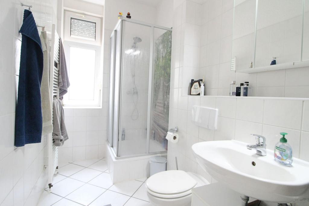 Badezimmer mit Dusche