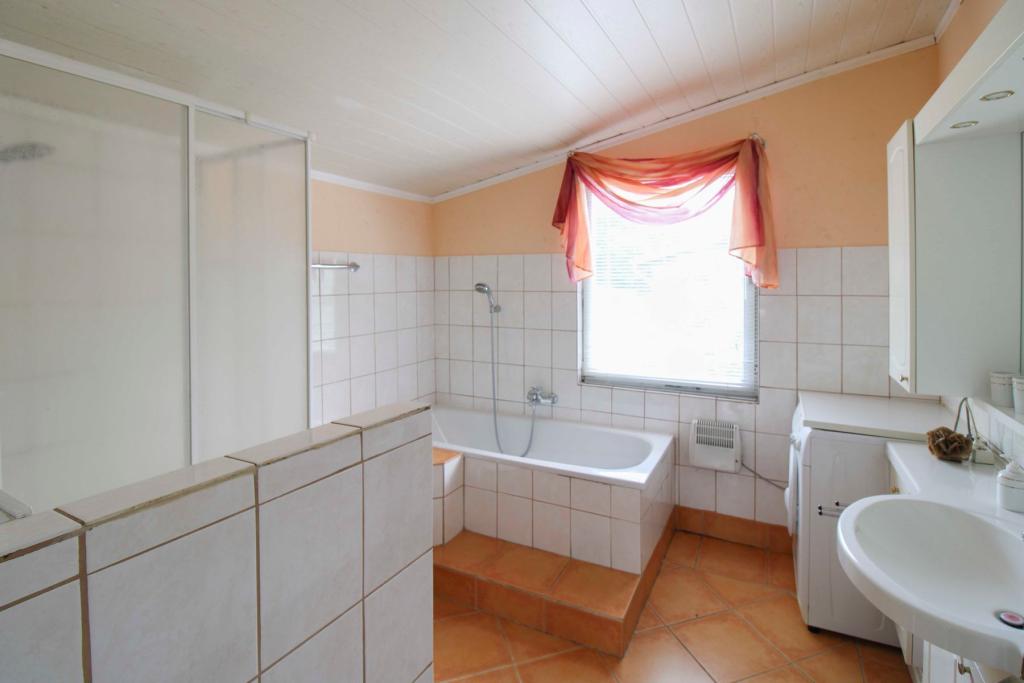 Großes Badezimmer
