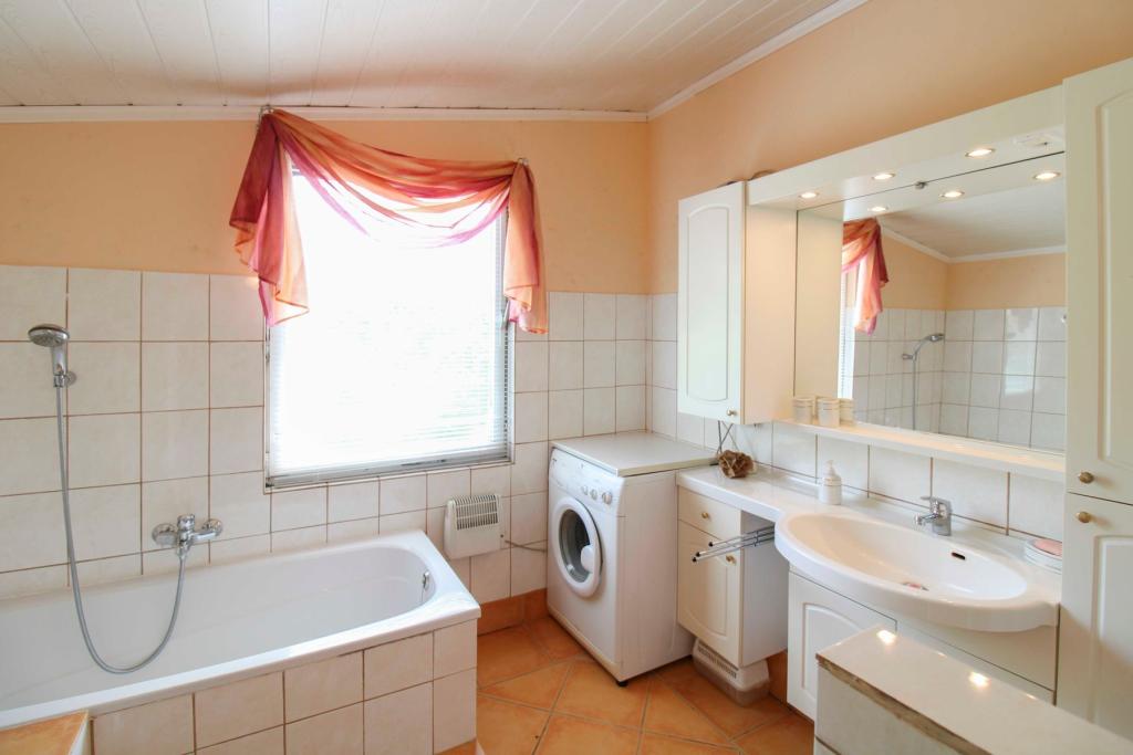 Großes Badezimmer
