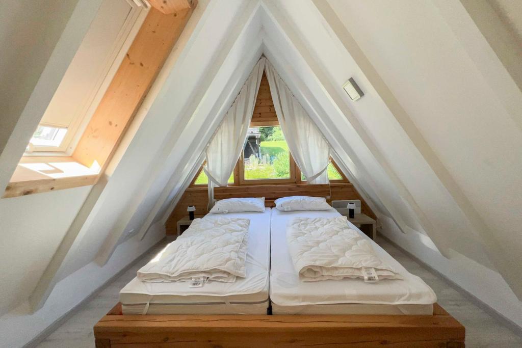 Schlafzimmer 2 DG