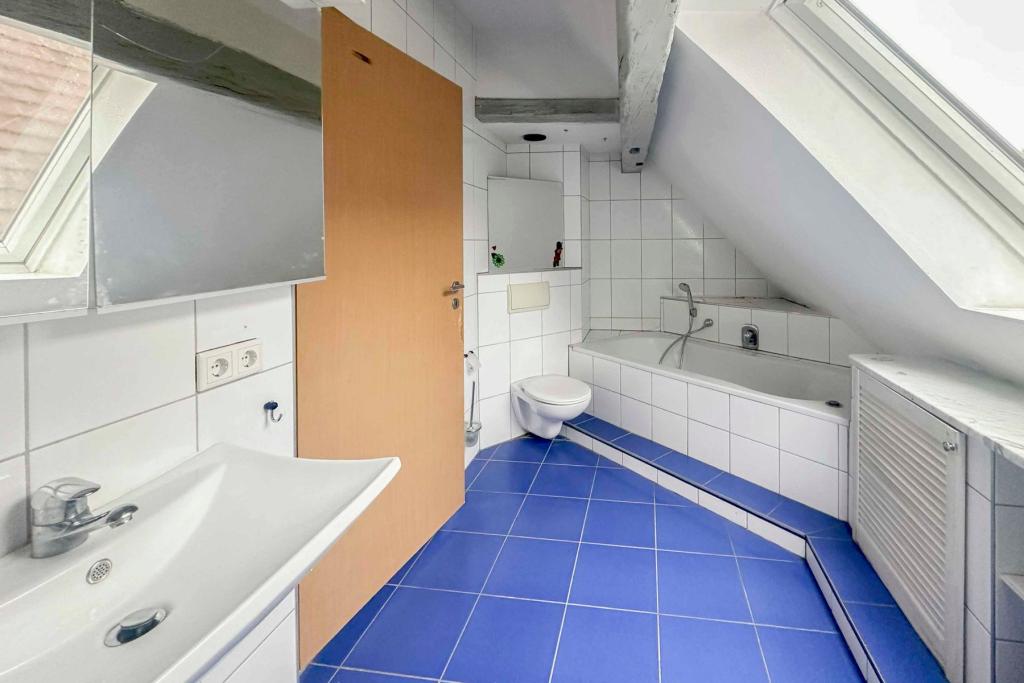 DG Bad mit Badewanne WC