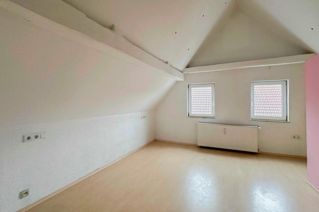DG Schlafzimmer mit Ankleide