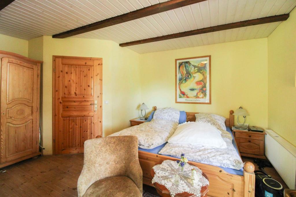 Schlafzimmer (2)