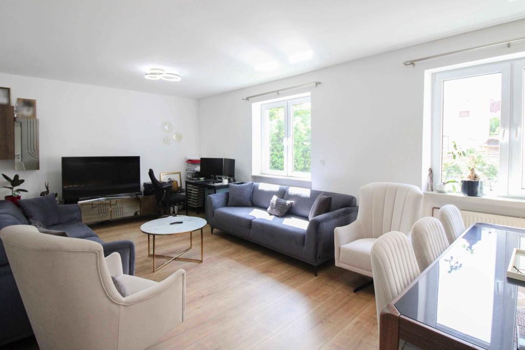 Wohn-und Esszimmer(4)