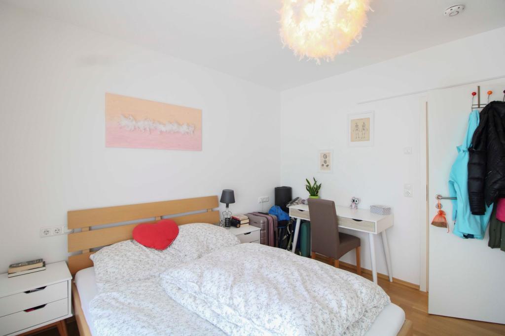 Schlafzimmer Bild II