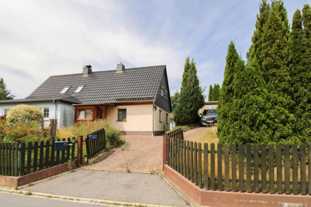 Hausansicht straßenseitig 02