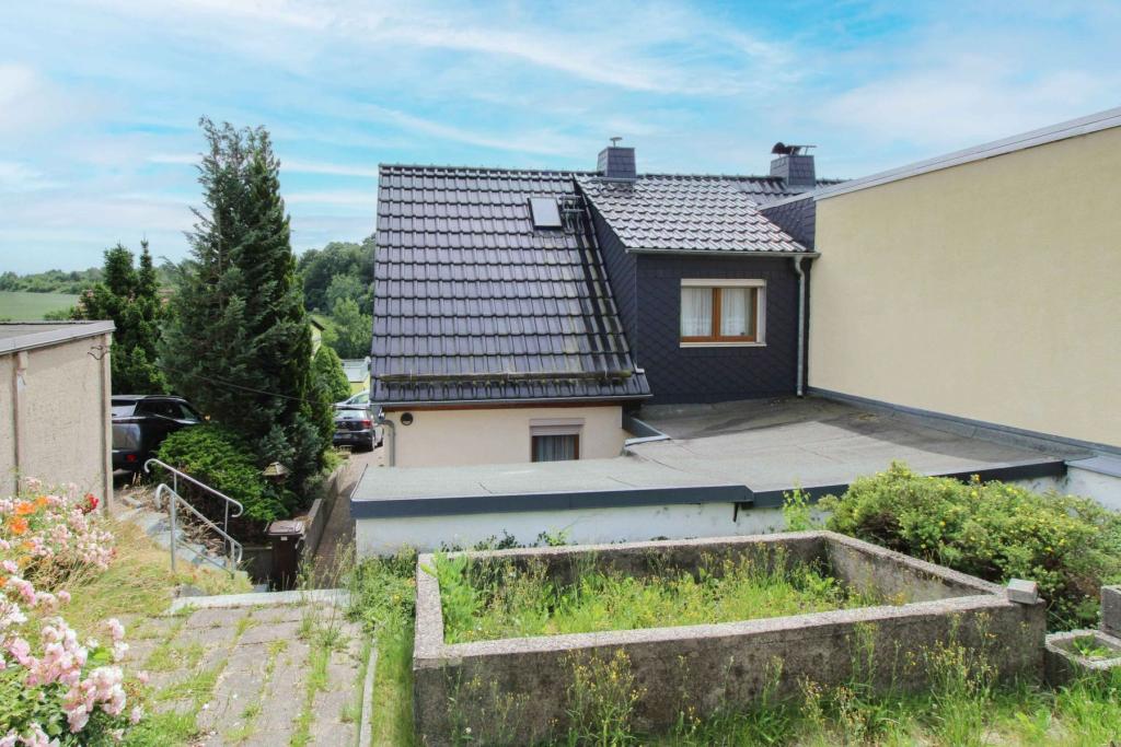 Hausansicht Garten