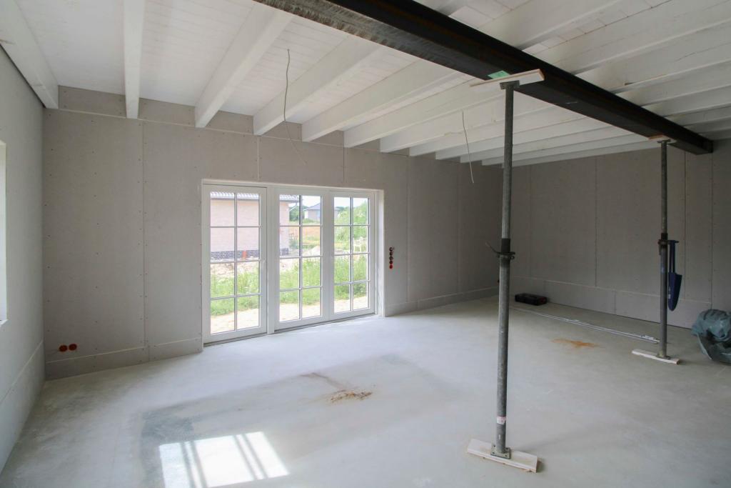 großzügiges Wohnzimmer