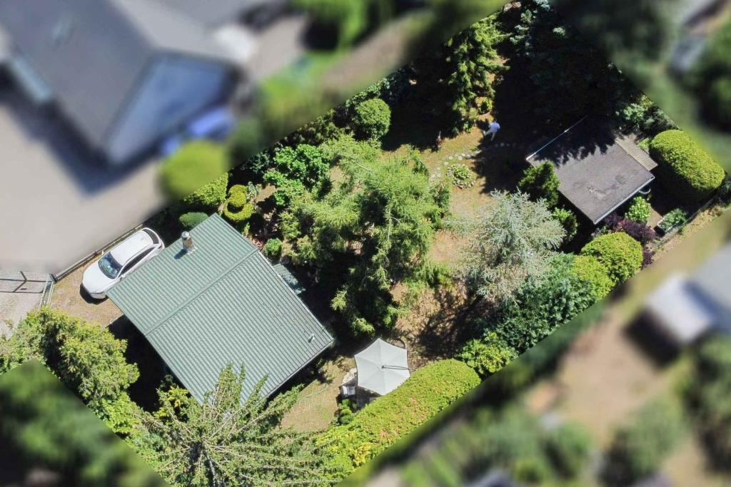 Luftbild Grundstück und Dach seitlich