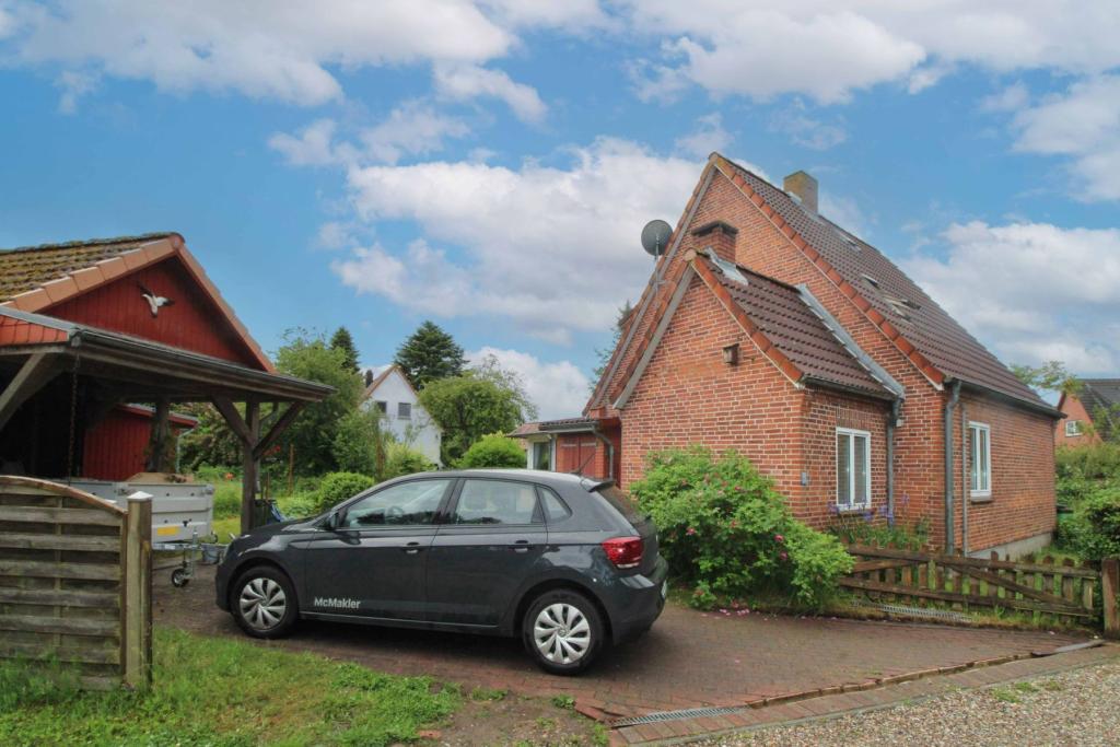 Auffahrt mit Carport