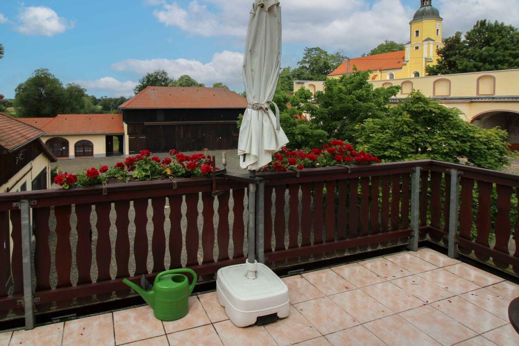 Balkon OG mit Blick auf Kirche